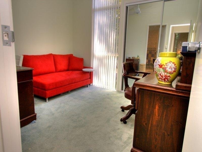 11 Gordon Rd, Bardon QLD 4065