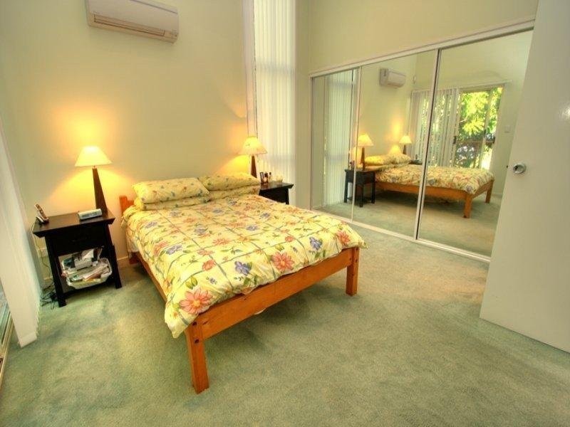 11 Gordon Rd, Bardon QLD 4065