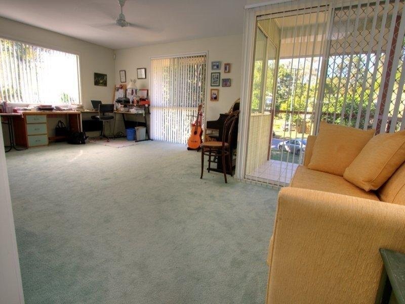 11 Gordon Rd, Bardon QLD 4065