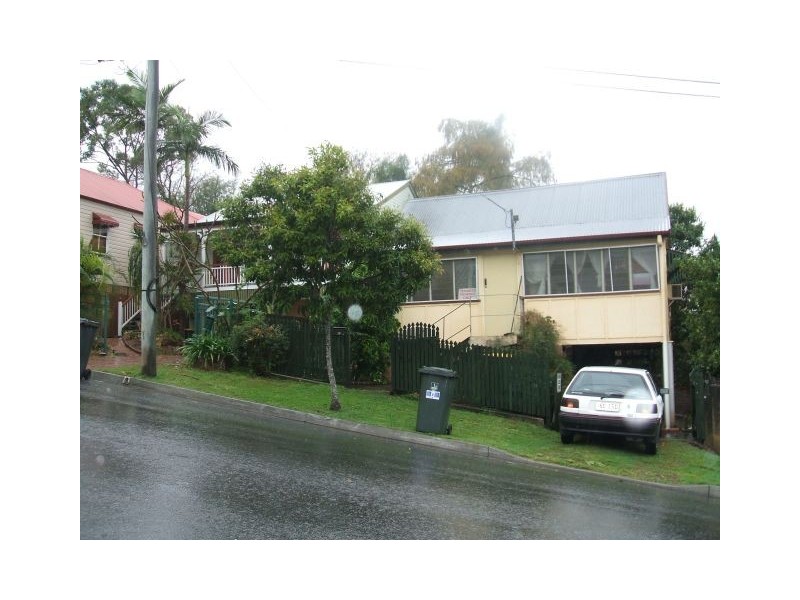 18 Bathurst Street, Red Hill QLD 4059