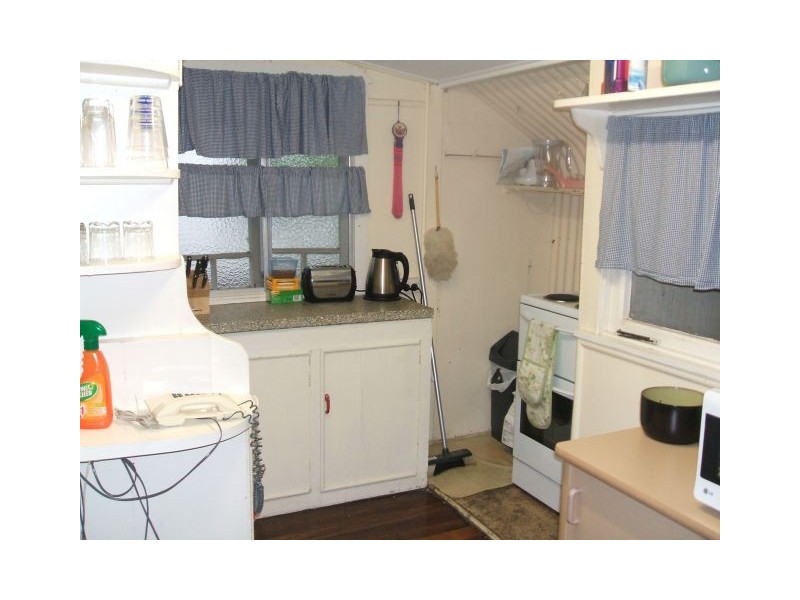 18 Bathurst Street, Red Hill QLD 4059