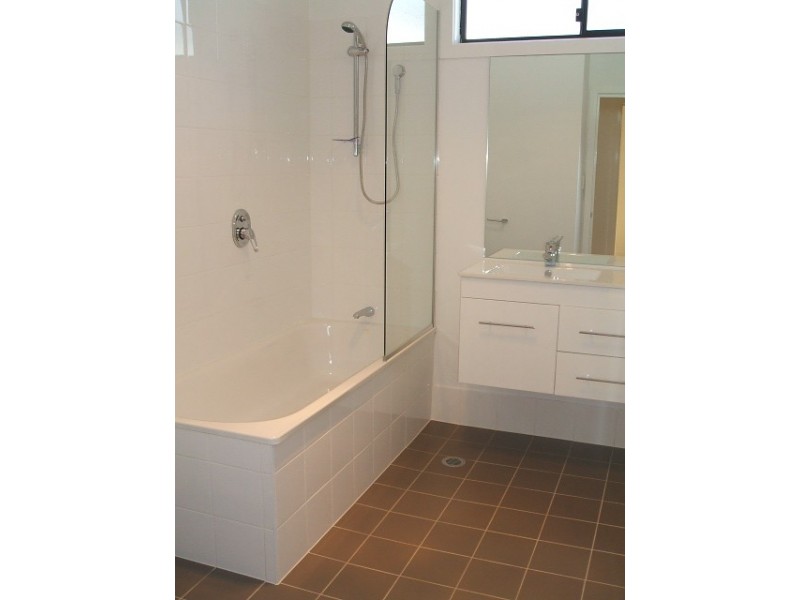 122 Armstrong Street, Cannon Hill QLD 4170