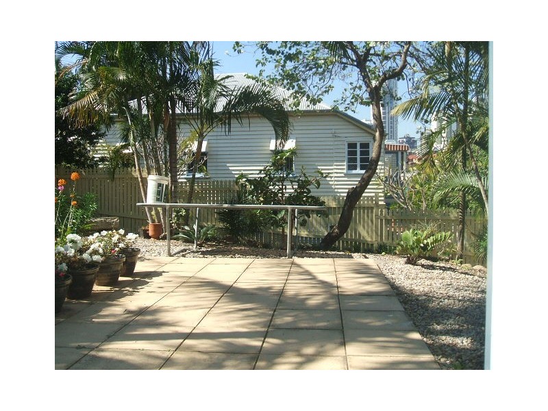 7 York Parade, Spring Hill QLD 4000