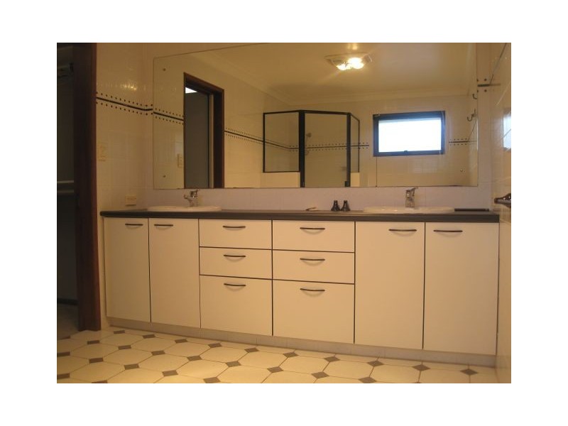 9 Clarkson Place, Kenmore Hills QLD 4069