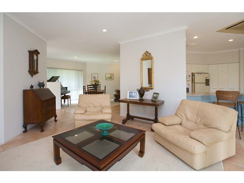 17 Drysdale Cres, Brookfield QLD 4069