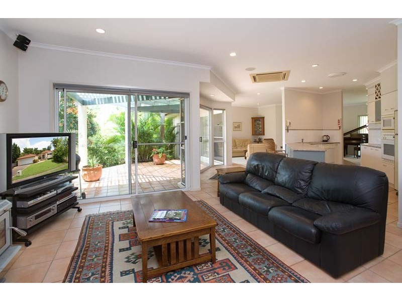 17 Drysdale Cres, Brookfield QLD 4069