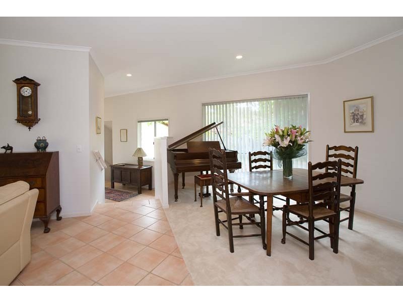 17 Drysdale Cres, Brookfield QLD 4069