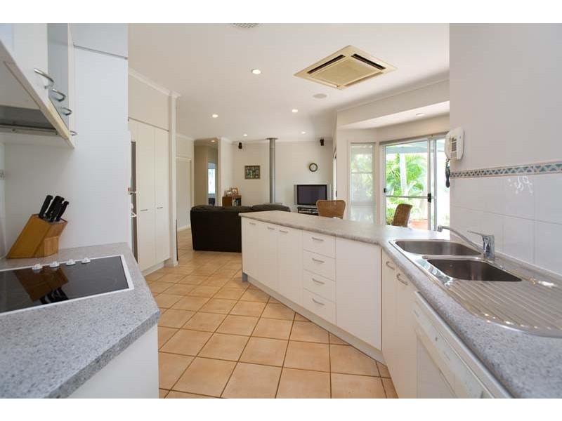 17 Drysdale Cres, Brookfield QLD 4069