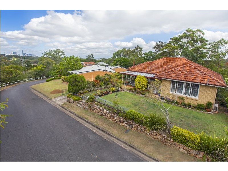 72 Outlook Crescent, Bardon QLD 4065