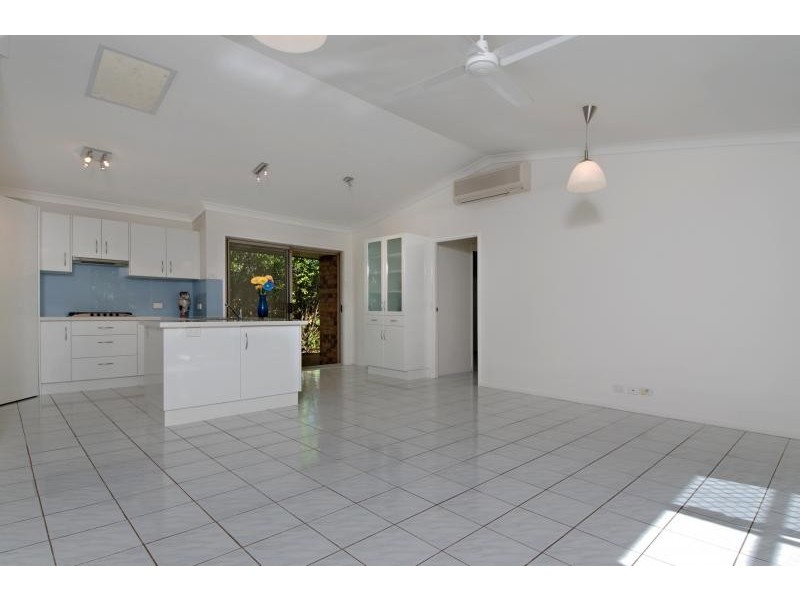 1 Hobson Court, Chapel Hill QLD 4069