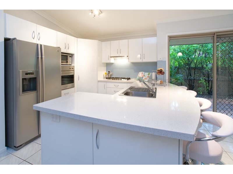 1 Hobson Court, Chapel Hill QLD 4069