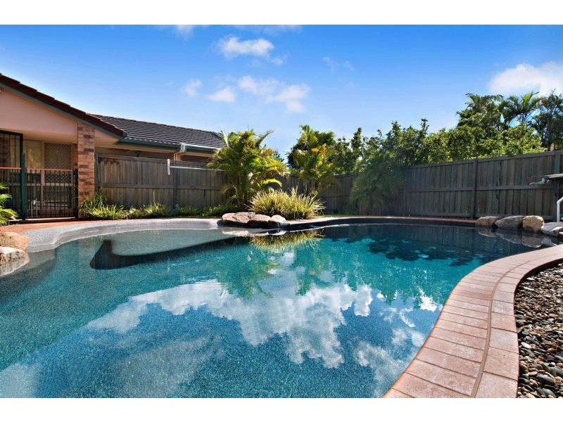 1 Hobson Court, Chapel Hill QLD 4069