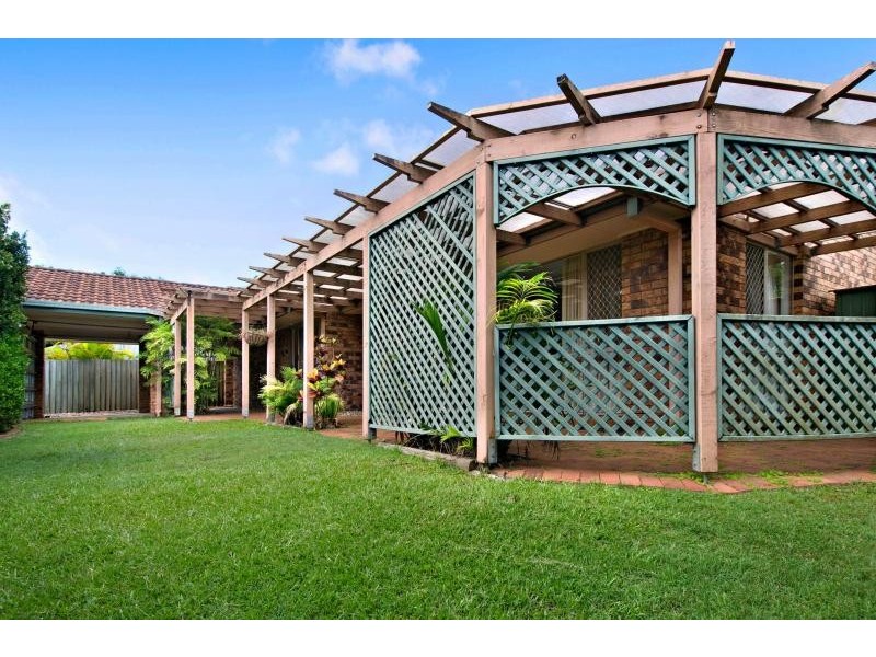 1 Hobson Court, Chapel Hill QLD 4069