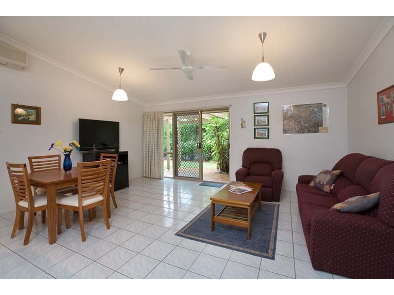 1 Hobson Court, Chapel Hill QLD 4069