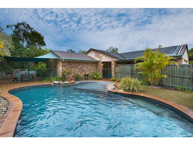 1 Hobson Court, Chapel Hill QLD 4069