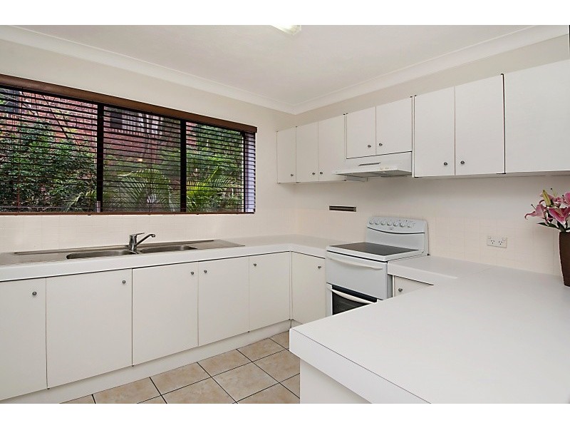 2/8 Bryce Street, St Lucia QLD 4067