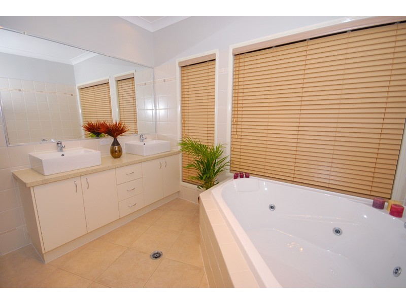 23 Vakuta Street, Fig Tree Pocket QLD 4069