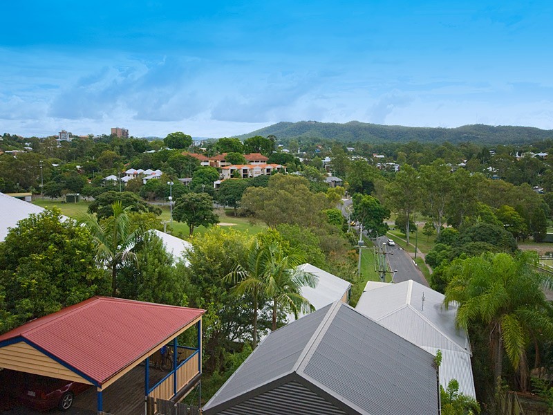 57 Dengate Lane, St Lucia QLD 4067