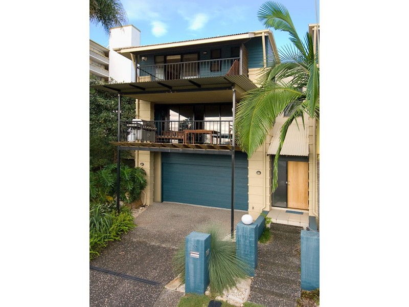 57 Dengate Lane, St Lucia QLD 4067