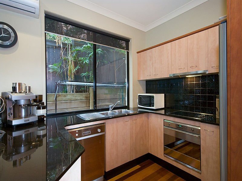 57 Dengate Lane, St Lucia QLD 4067