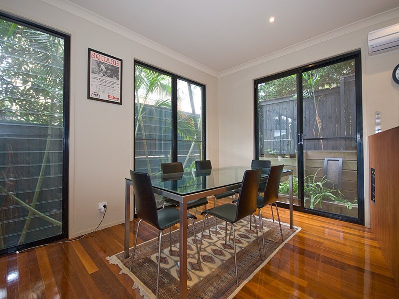 57 Dengate Lane, St Lucia QLD 4067