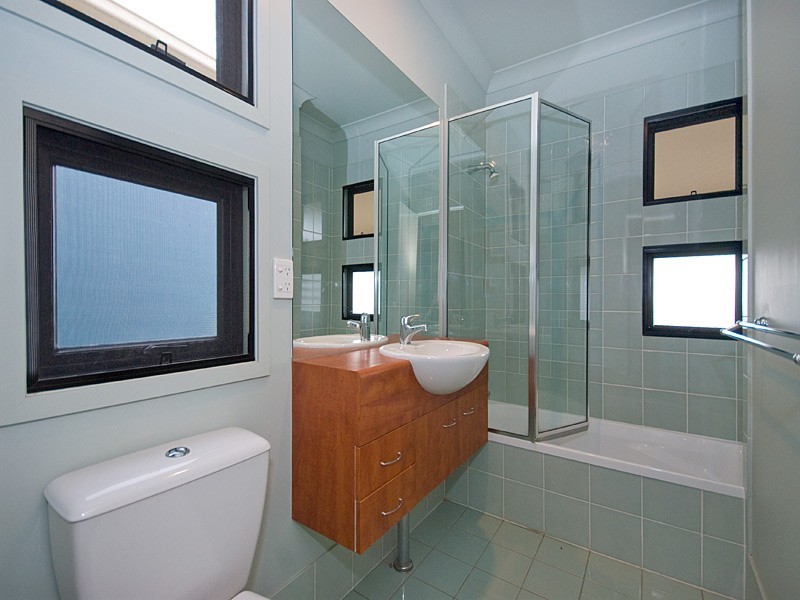 57 Dengate Lane, St Lucia QLD 4067