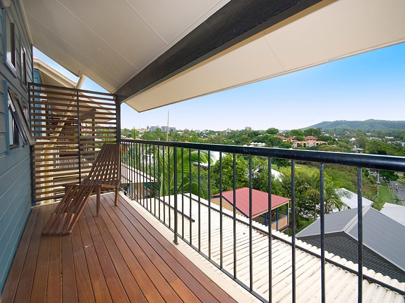57 Dengate Lane, St Lucia QLD 4067