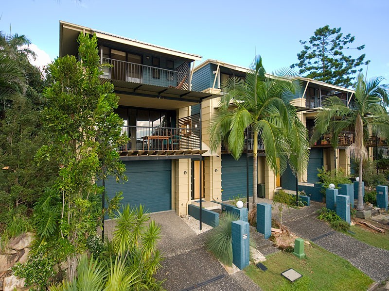 57 Dengate Lane, St Lucia QLD 4067