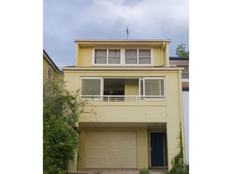 22 Dengate Lane, St Lucia QLD 4067