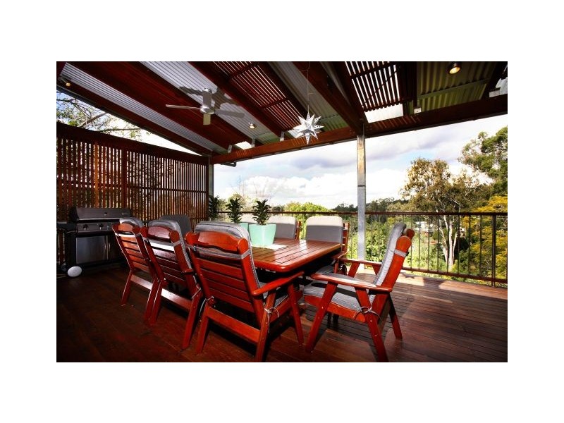 10 Vista Street, Bardon QLD 4065