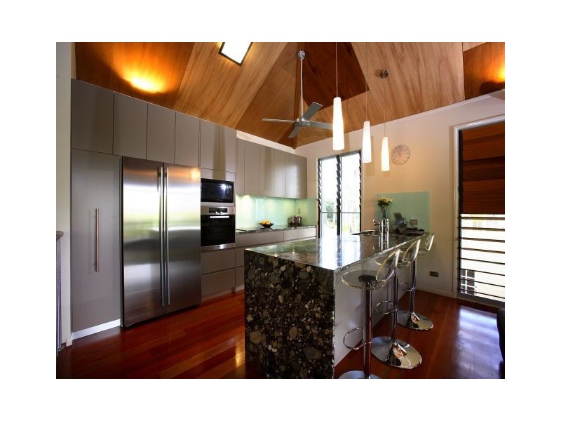 10 Vista Street, Bardon QLD 4065