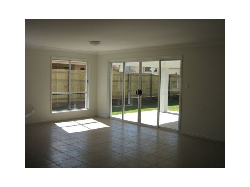 16 Brown Street, Moggill QLD 4070