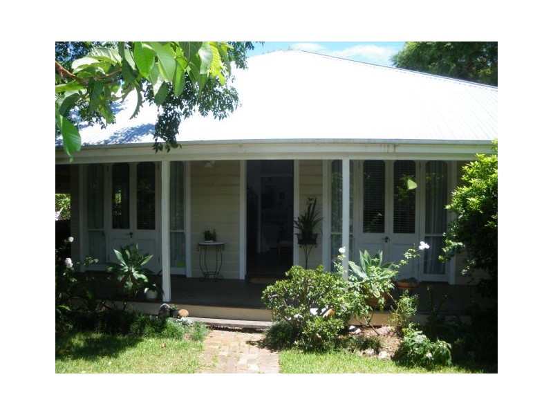 28 Arthur Terrace, Red Hill QLD 4059