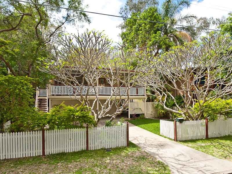 11 Bardon Esplanade, Bardon QLD 4065