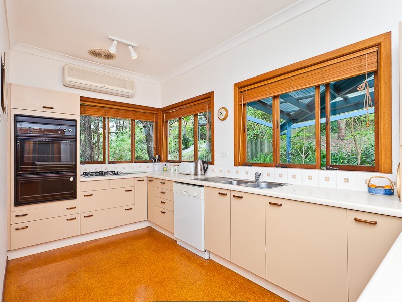 11 Bardon Esplanade, Bardon QLD 4065