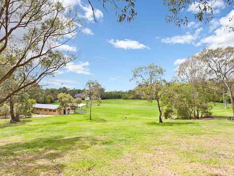 11 Bardon Esplanade, Bardon QLD 4065