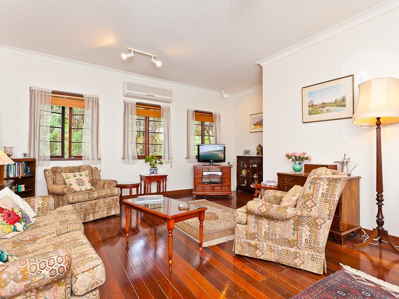 11 Bardon Esplanade, Bardon QLD 4065