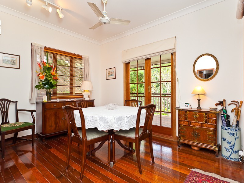 11 Bardon Esplanade, Bardon QLD 4065