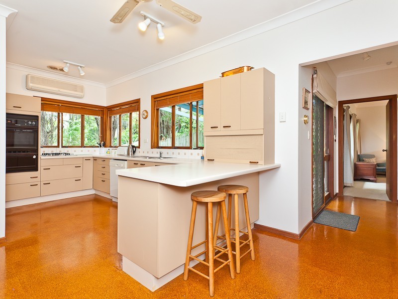 11 Bardon Esplanade, Bardon QLD 4065