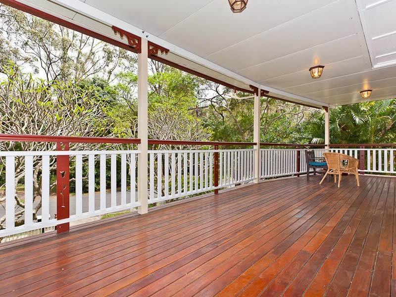 11 Bardon Esplanade, Bardon QLD 4065