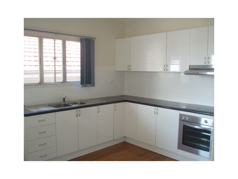 98 Pear Street, Greenslopes QLD 4120