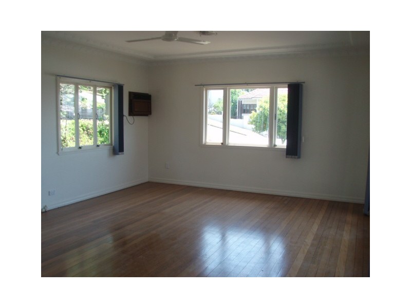 98 Pear Street, Greenslopes QLD 4120