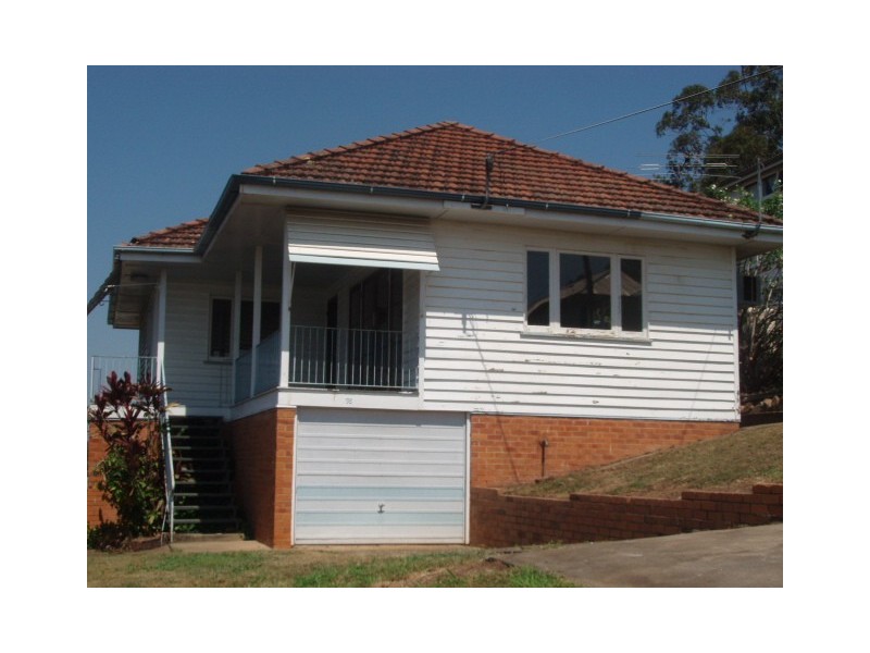 98 Pear Street, Greenslopes QLD 4120