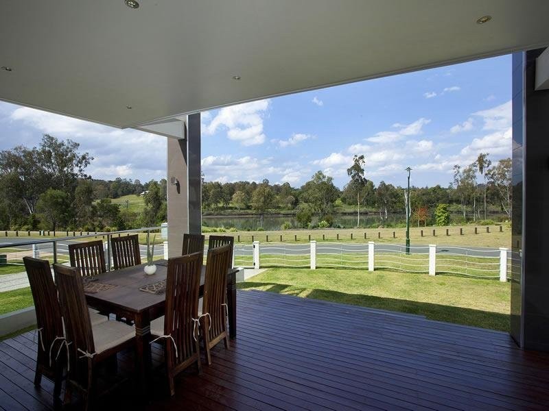 3 Palmer Place, Sinnamon Park QLD 4073