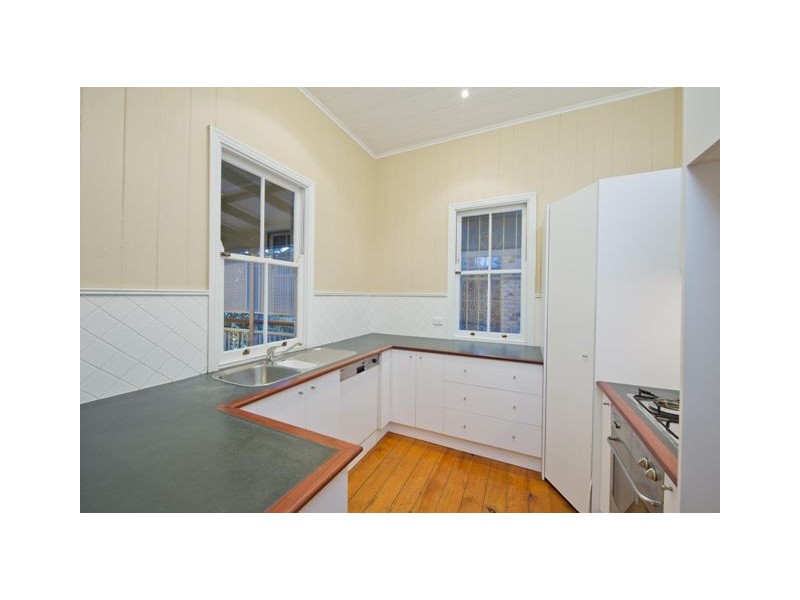 10 Emma Street, Milton QLD 4064