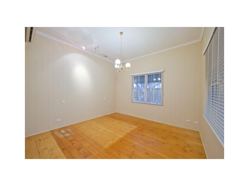 10 Emma Street, Milton QLD 4064