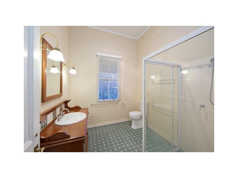 10 Emma Street, Milton QLD 4064