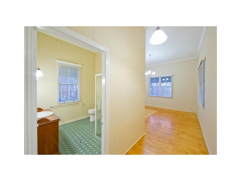 10 Emma Street, Milton QLD 4064