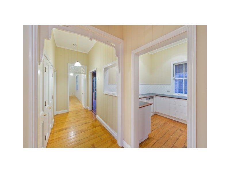 10 Emma Street, Milton QLD 4064