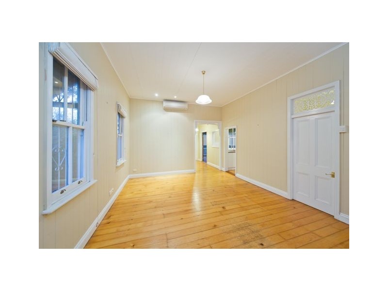 10 Emma Street, Milton QLD 4064